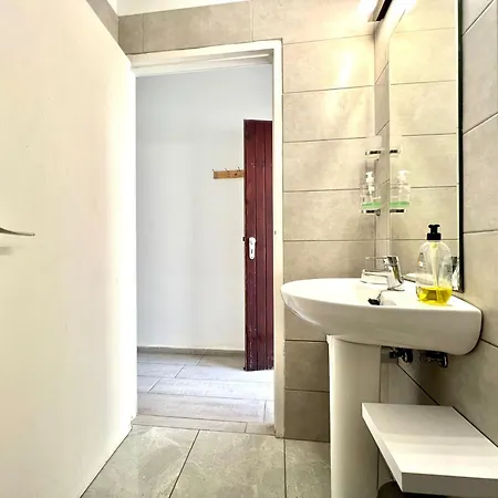 Moderno, Con Wifi, 300mtrs De La Playa Con Piscina En Tenerife Sur Апартаменты *